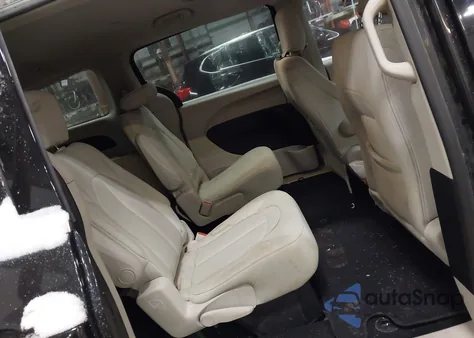 2017 Chrysler Pacifica Lx z USA, uszkodzony, nr VIN 2C4RC1CG6HR645136